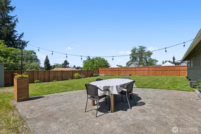 17035 128th Avenue SE, Renton, WA 98058 - Photo 14