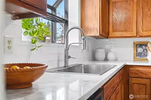3519 NE 95th St, Seattle, WA 98115 - Photo 8