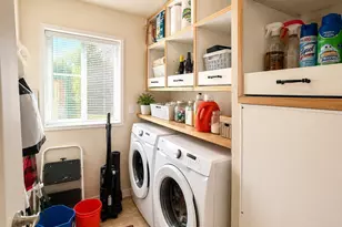 18425 NE 95th St, Redmond, WA 98052 - Photo 16