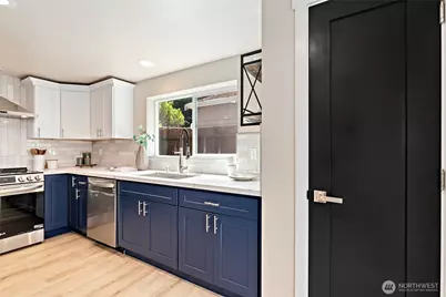 14338 Ashworth Avenue N #B, Seattle, WA 98133 - Photo 10