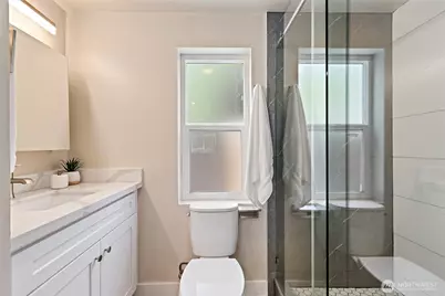 14338 Ashworth Avenue N #B, Seattle, WA 98133 - Photo 16