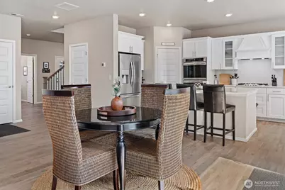 17525 Crossing Drive E, Puyallup, WA 98374 - Photo 10