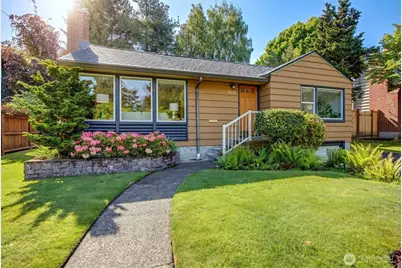 8232 39th Avenue NE, Seattle, WA 98115 - Photo 2