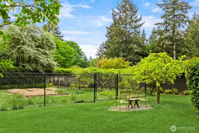 14517 Henderson Road NE, Bainbridge Island, WA 98110 - Photo 28