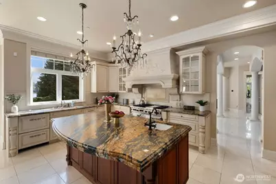 2010 222nd Avenue SE, Sammamish, WA 98075 - Photo 10