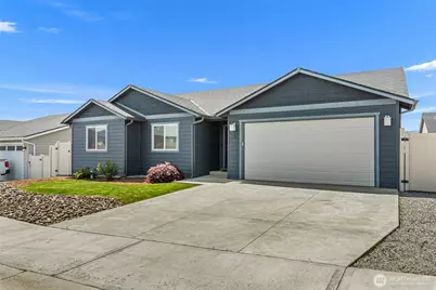 138 S Nevada Avenue, East Wenatchee, WA 98802 - Photo 2