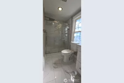 12053 70 Th Avenue S, Seattle, WA 98178 - Photo 6