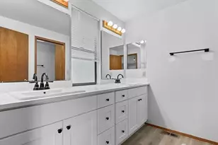 5008 NE 2nd St, Renton, WA 98059 - Photo 2