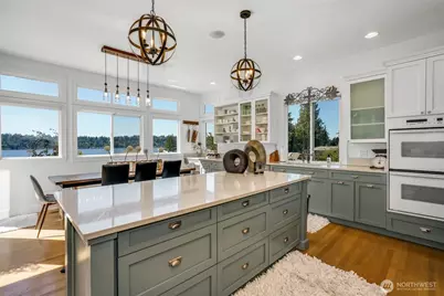 13130 Holmes Point Drive NE, Kirkland, WA 98034 - Photo 8