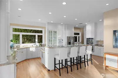 649 E Lake Sammamish Parkway SE, Sammamish, WA 98074 - Photo 8