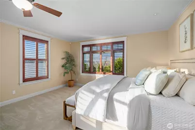 649 E Lake Sammamish Parkway SE, Sammamish, WA 98074 - Photo 12