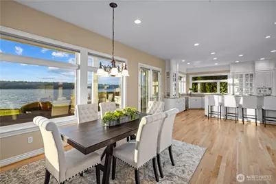 649 E Lake Sammamish Parkway SE, Sammamish, WA 98074 - Photo 10