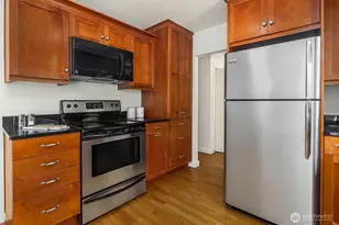 17 W Dravus St, Seattle, WA 98119 - Photo 16