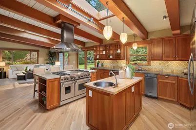 7816 NE 32nd Street, Medina, WA 98039 - Photo 8