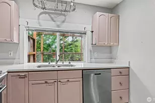 926 E Marine View Dr, Everett, WA 98201 - Photo 14