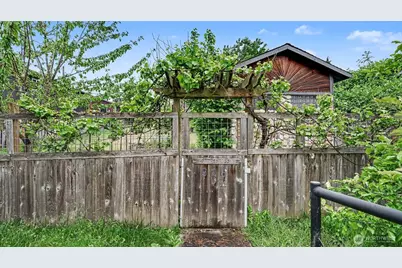 926 E Marine View Drive, Everett, WA 98201 - Photo 2