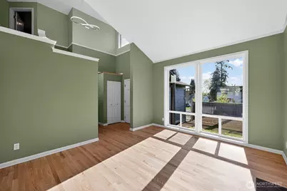 12228 Dayton Avenue N, Seattle, WA 98133 - Photo 4