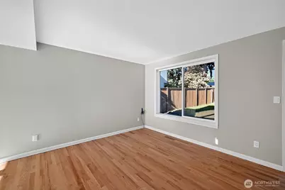 12228 Dayton Avenue N, Seattle, WA 98133 - Photo 14