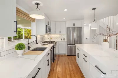 3711 NE 42nd St, Seattle, WA 98105 - Photo 8
