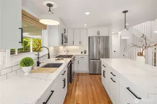3711 NE 42nd St, Seattle, WA 98105 - Photo 8