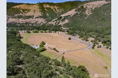 992 Highway 142 E, Lyle, WA 98635 - Photo 14
