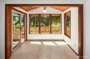 10218 SW Tillicum Ln, Vashon, WA 98070 - Photo 8