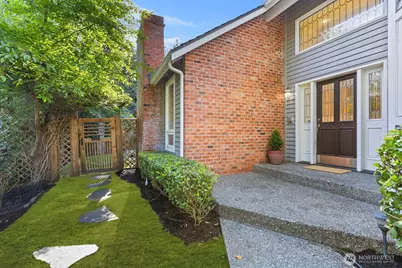 9925 SE 5th Street, Bellevue, WA 98004 - Photo 2