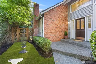 9925 SE 5th St, Bellevue, WA 98004 - Photo 2