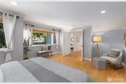 9925 SE 5th Street, Bellevue, WA 98004 - Photo 22