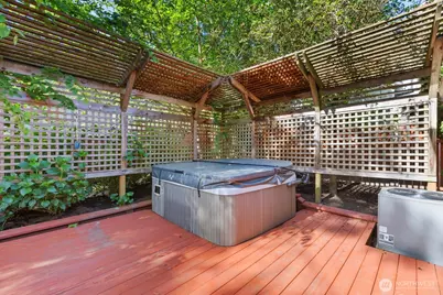 9925 SE 5th Street, Bellevue, WA 98004 - Photo 30