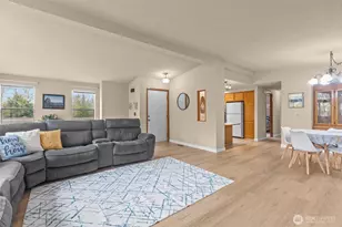 17373 Woodcrest Dr NE, Bothell, WA 98011 - Photo 2