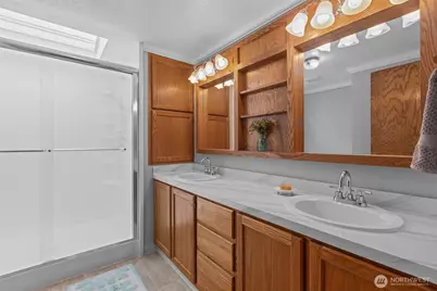 17373 Woodcrest Drive NE, Bothell, WA 98011 - Photo 18