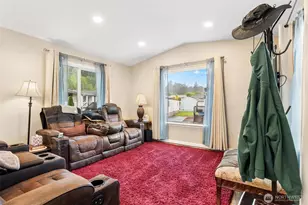15266 Maple Dr, Renton, WA 98058 - Photo 2