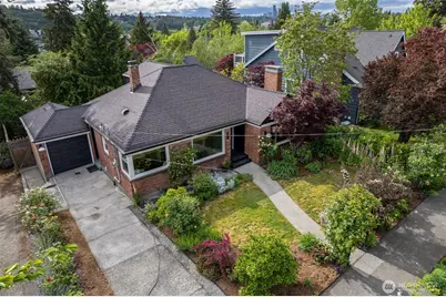 3811 39th Avenue S, Seattle, WA 98118 - Photo 2