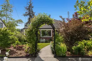 3811 39th Ave S, Seattle, WA 98118 - Photo 2
