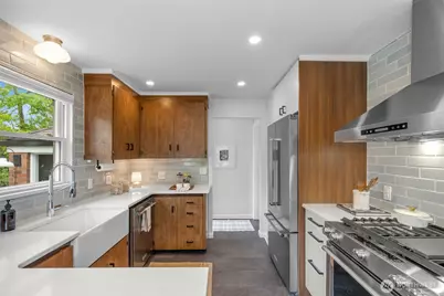 3811 39th Avenue S, Seattle, WA 98118 - Photo 12