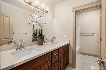 557 SE Andrews Street #D, Issaquah, WA 98027 - Photo 34