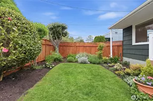3444 34th Ave W, Seattle, WA 98199 - Photo 2