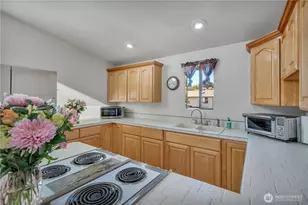 1808 Maple Ln, Kent, WA 98030 - Photo 8