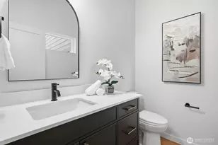 9725 Evanston Ave N, Seattle, WA 98103 - Photo 16