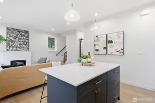 9725 Evanston Ave N, Seattle, WA 98103 - Photo 10