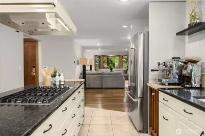 21422 SE 37th Street, Sammamish, WA 98075 - Photo 10