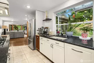 21422 SE 37th St, Sammamish, WA 98075 - Photo 10