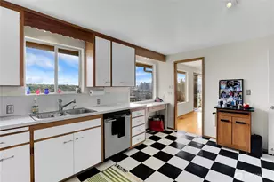 438 Comstock Pl, Seattle, WA 98109 - Photo 10
