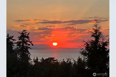 7025 156th Street SW, Edmonds, WA 98026 - Photo 2