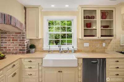 13432 NE 25th Street, Bellevue, WA 98005 - Photo 10