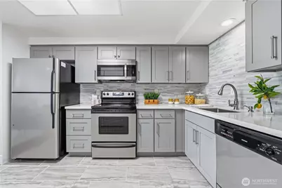 11300 1st Avenue NE #322, Seattle, WA 98125 - Photo 16