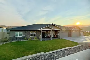 2858 SE Falcon View Dr, East Wenatchee, WA 98802 - Photo 1