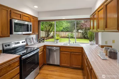 24346 SE 43rd Place, Sammamish, WA 98029 - Photo 8