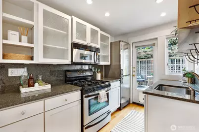 1601 22nd Avenue #2118, Seattle, WA 98122 - Photo 10
